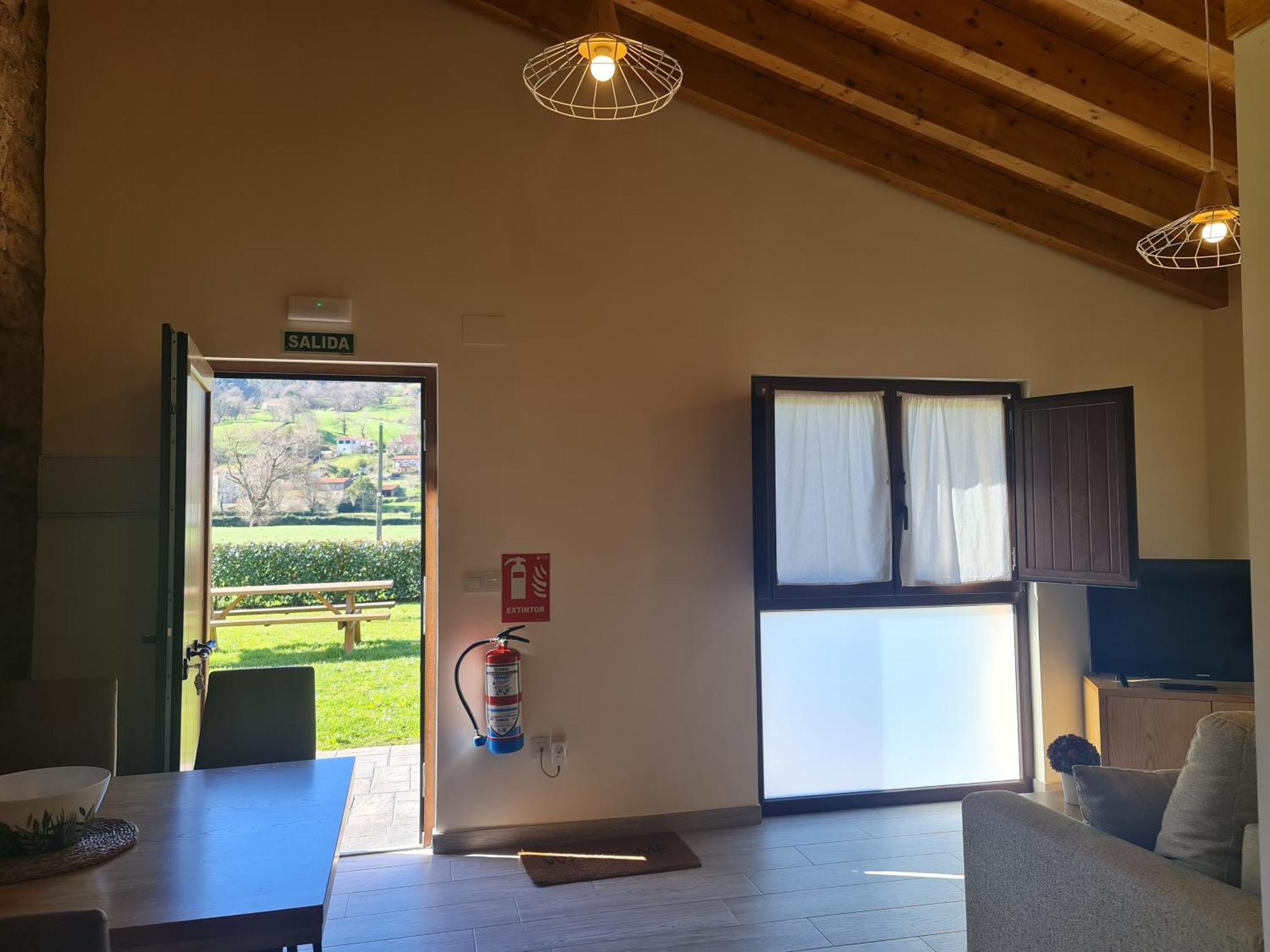 Hostal Complejo Rural El Cerradón Alceda Exterior foto